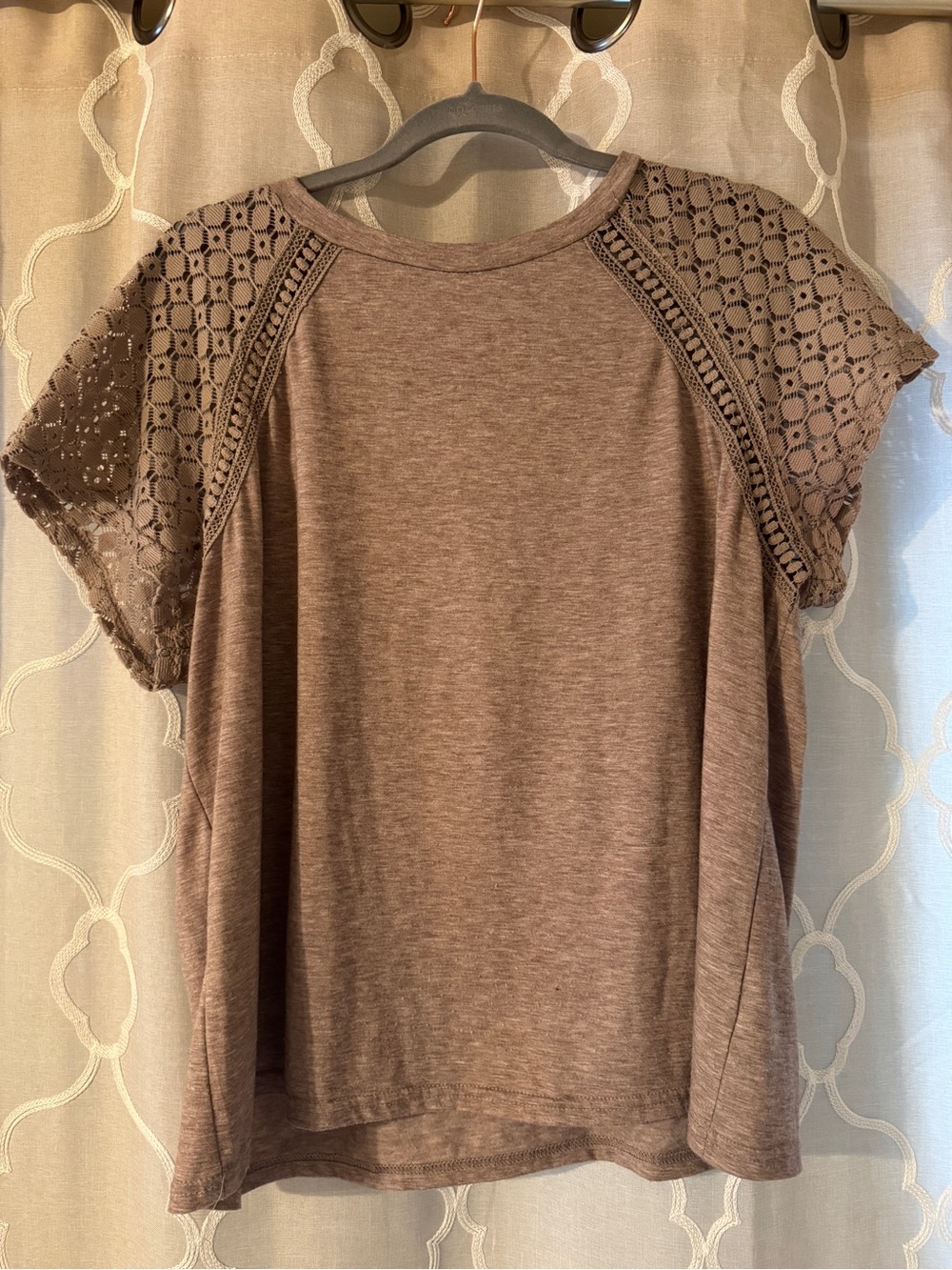 Women's Lace-Sleeve Tee — Taupe